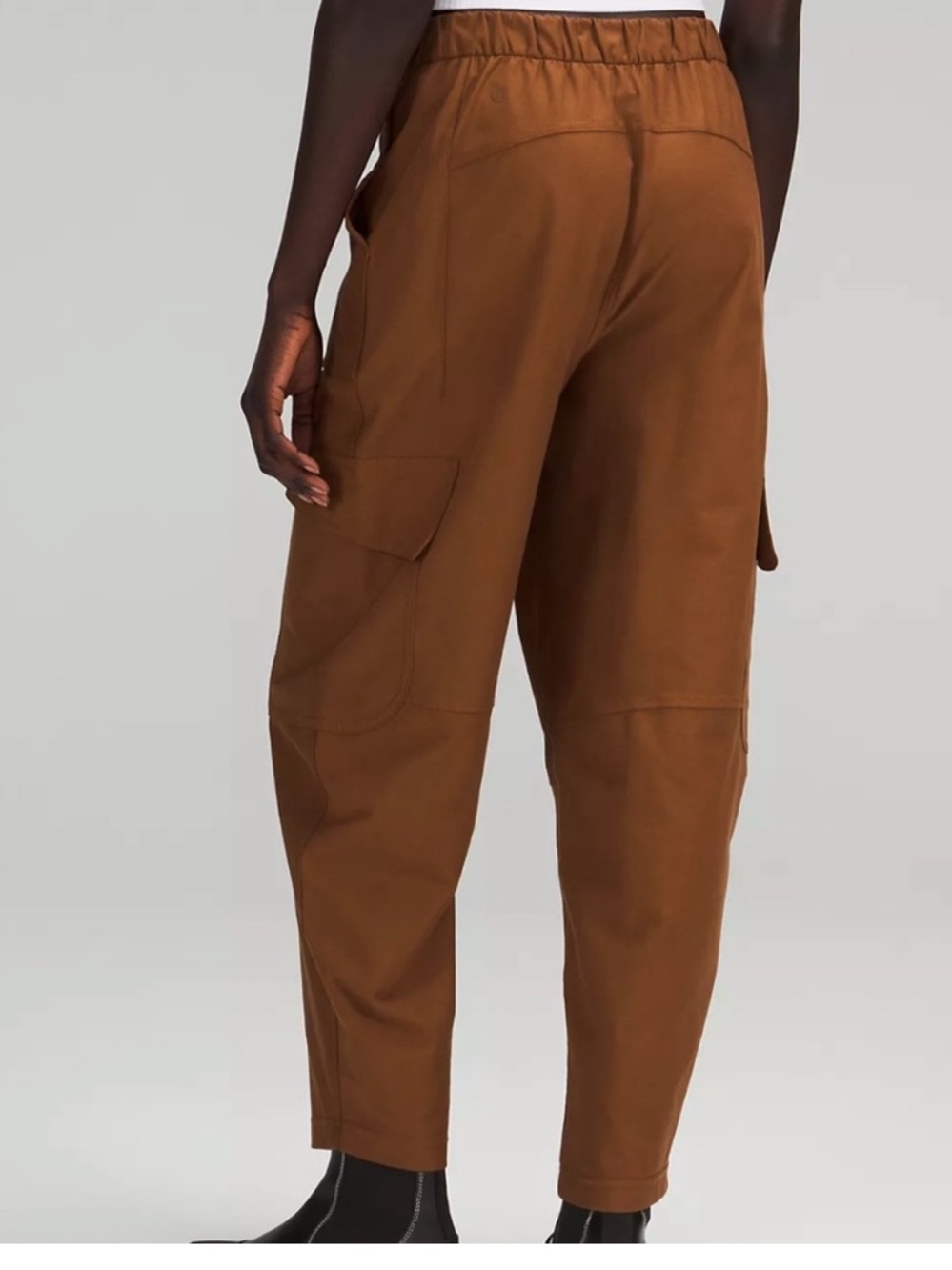 Lululemon light utilitech cargo pocket high rise pant - size 28. Roasted brown.